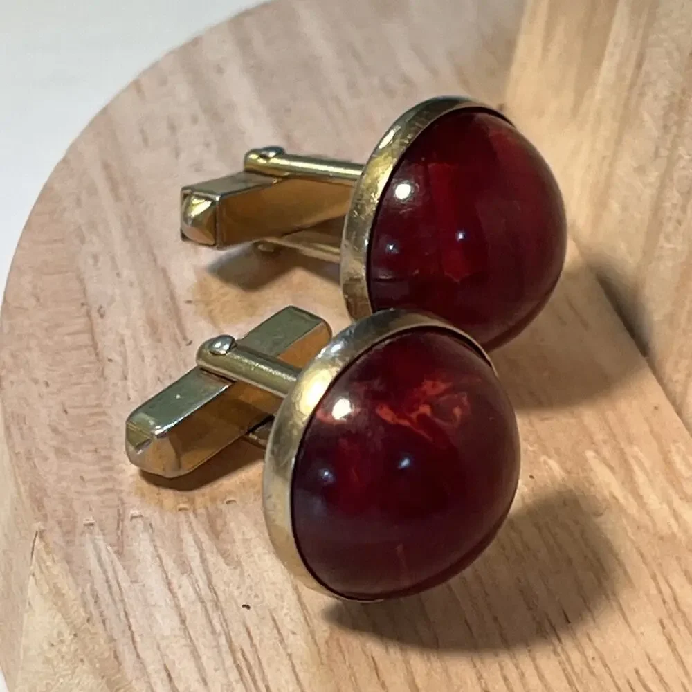 Vintage Swank Cuff Links Ruby Red Gripoix Glass Cabochon Gold Tone Round